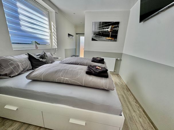 Komfortables Doppelbett mit Stauraum