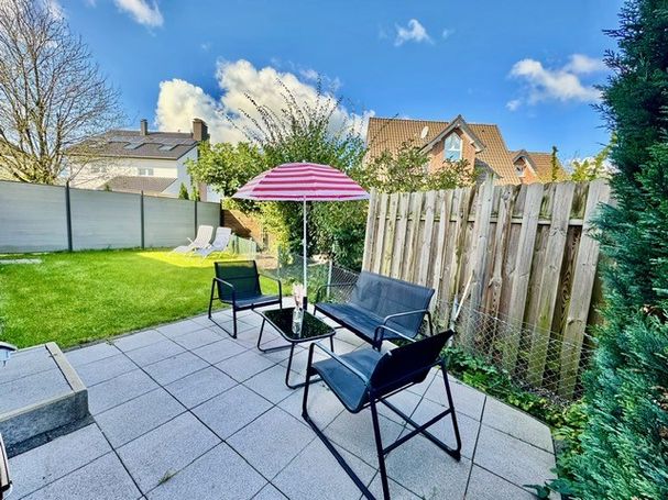 Privater Garten mit Sitz